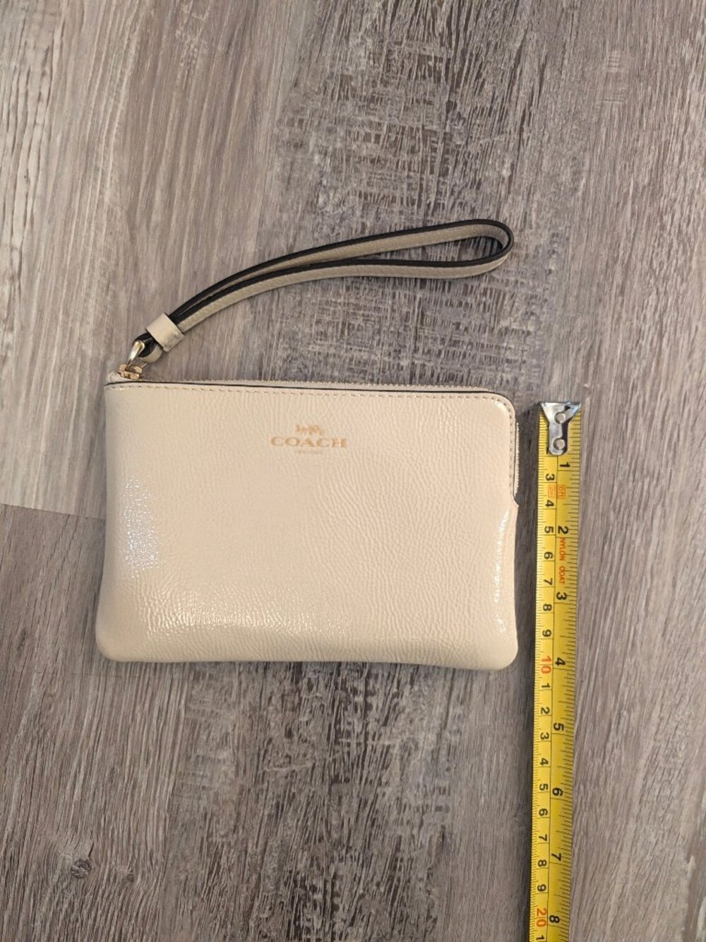 Coach Corner Zip Wristlet White Pearl Crinkled Patent Leather